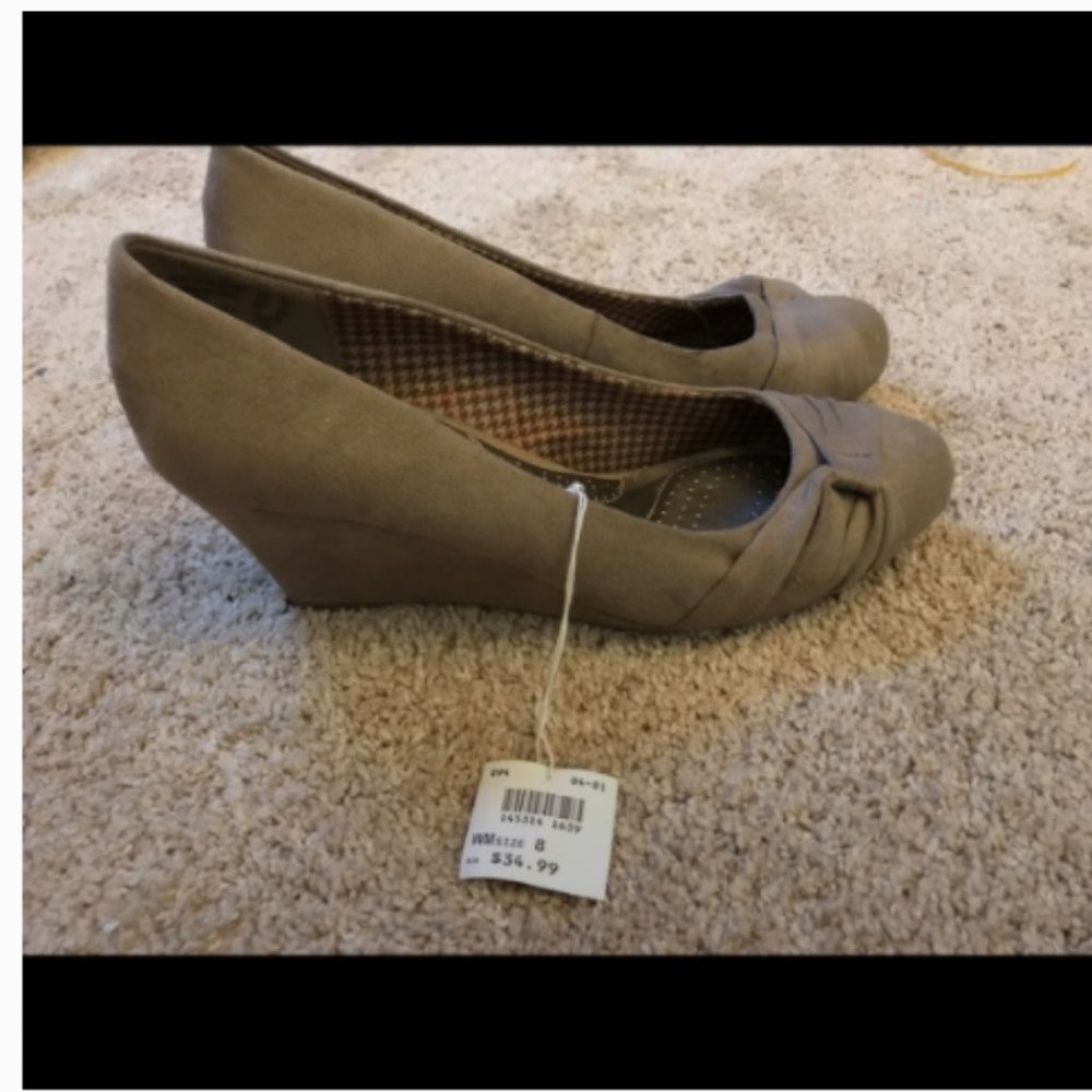 *NWT* Unworn stylish wedges